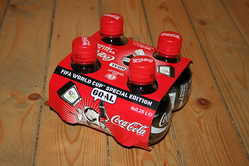 http://popsop.ru/wp-content/uploads/coca-cola_fifa_edition_02.jpg