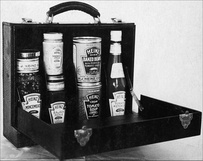 Heinz_History_Cans_Suitcase_black_and_white_LR