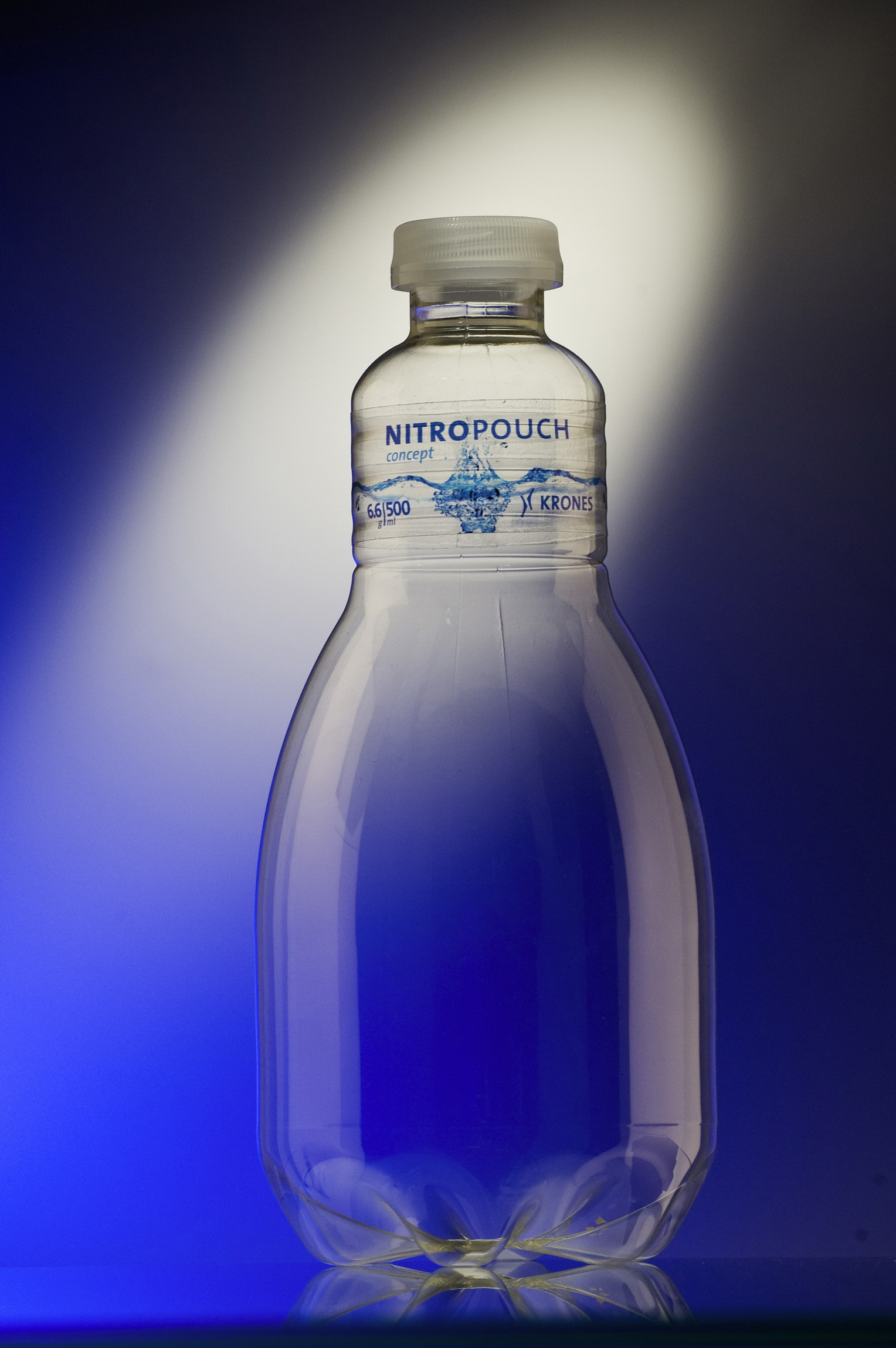 Вес бутылки с водой. Пластиковая бутылка. ПЭТ бутылки. Красивые пластиковые бутылки. Оригинальные ПЭТ бутылки.