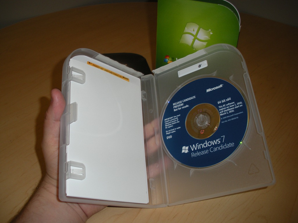 Коробочная версия купить. Диск Windows 7 Box. Windows 7 коробка с диском. Windows 7 коробочная версия. Windows 7 профессиональная Box.